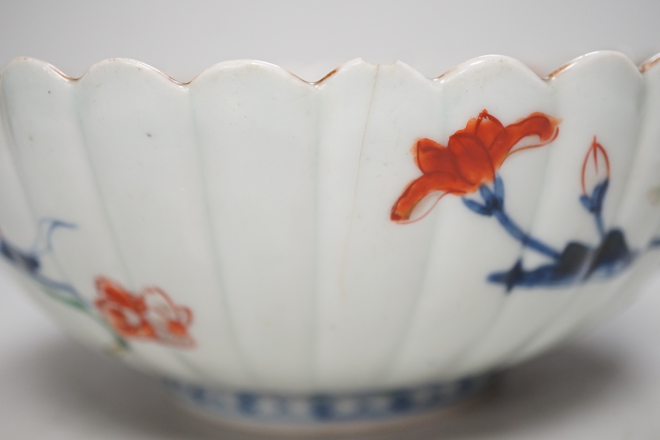 A 19th century Japanese porcelain bowl in Chinese style. 20cm diameter